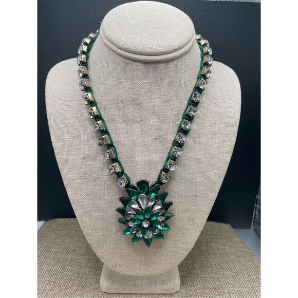 New Natasha Necklace Emerald Green with large Rhinestones Statement Piece - Picture 9 of 9
